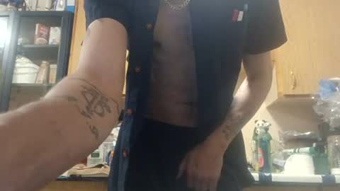 Snapshot of giantdick4u1991 chatting on 06/16/26, 08:17 giantdick4u1991 online show from 06/16/26, 08:17