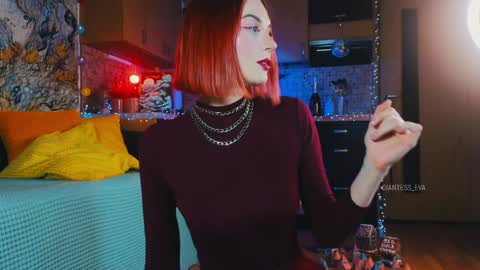 Snapshot of giantess_eva chatting on 12/24/24, 11:33 Eva online show from 12/24/24, 11:33