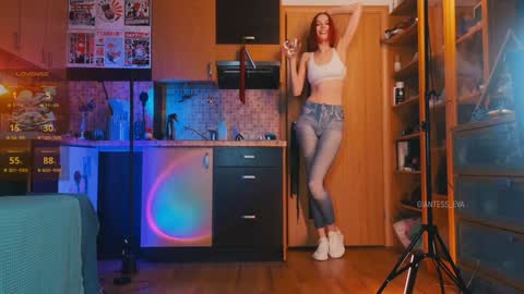 Snapshot of giantess_eva chatting on 01/31/25, 05:53 Eva online show from 01/31/25, 05:53
