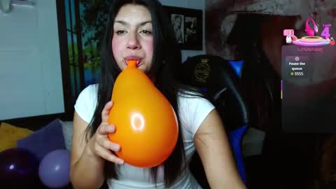 Gigi 3 online show from 11/30/25, 04:27