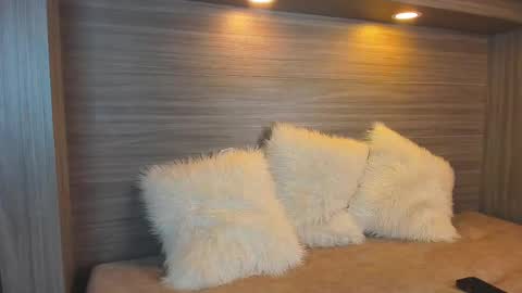 gigi wilden online show from 10/04/25, 01:42