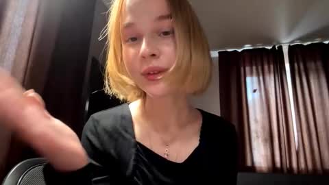 Molly online show from 10/05/25, 11:08