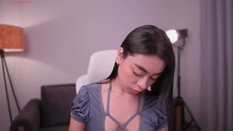 GIGI online show from 05/25/26, 01:55