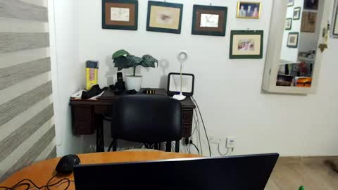 Snapshot of gikitrans chatting on 06/14/26, 11:40 gikitrans online show from 06/14/26, 11:40