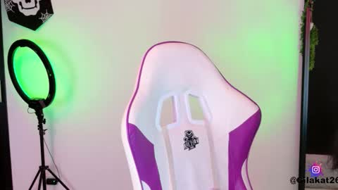 Snapshot of gilakat chatting on 10/31/25, 02:23 gilakat online show from 10/31/25, 02:23