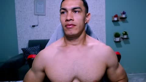 Snapshot of gilbert_marquez chatting on 01/18/25, 12:26 GILBERT online show from 01/18/25, 12:26