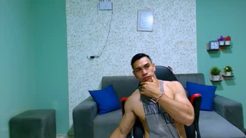 Snapshot of gilbert_marquez chatting on 03/02/25, 11:29 GILBERT online show from 03/02/25, 11:29