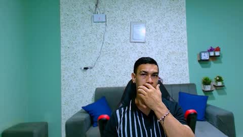 Snapshot of gilbert_marquez chatting on 03/04/25, 10:35 GILBERT online show from 03/04/25, 10:35