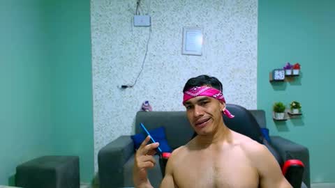 Snapshot of gilbert_marquez chatting on 03/12/25, 02:45 GILBERT online show from 03/12/25, 02:45