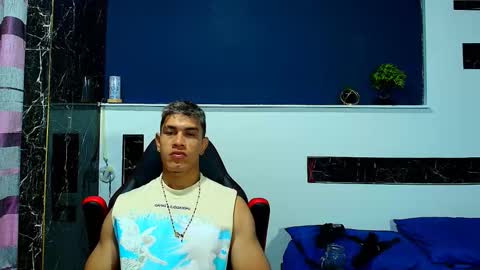 Snapshot of gilbert_marquez chatting on 09/26/25, 01:42 GILBERT online show from 09/26/25, 01:42