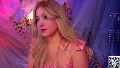 Snapshot of gildedkitten chatting on 12/14/25, 06:01 Stacy online show from 12/14/25, 06:01