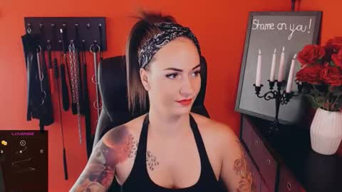 Snapshot of gina_hotlick chatting on 09/18/25, 07:32 gina_hotlick online show from 09/18/25, 07:32