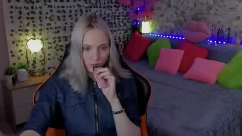 Gina online show from 05/10/26, 01:11