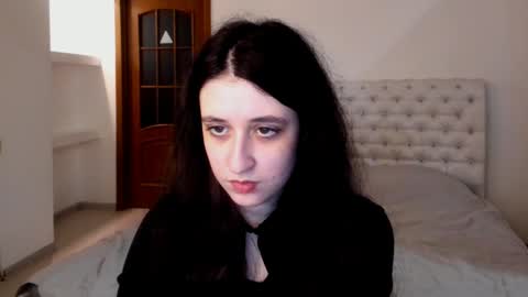 Snapshot of ginablum chatting on 02/06/25, 12:05 Kate online show from 02/06/25, 12:05