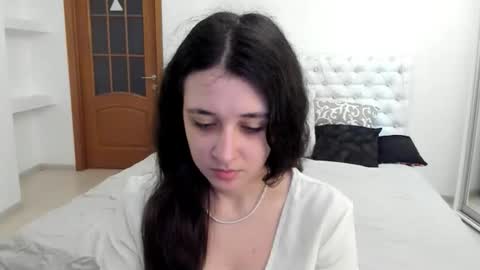 Snapshot of ginablum chatting on 09/17/25, 09:11 Kate online show from 09/17/25, 09:11