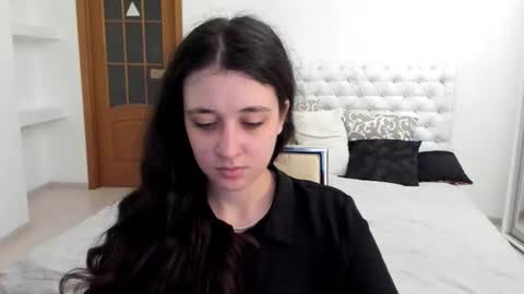 Snapshot of ginablum chatting on 09/18/25, 09:44 Kate online show from 09/18/25, 09:44