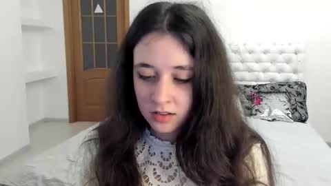 Snapshot of ginablum chatting on 10/19/25, 09:43 Kate online show from 10/19/25, 09:43