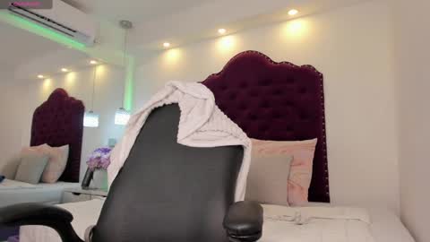 Snapshot of ginebra_ness chatting on 10/02/25, 01:18 Ginebra Ness online show from 10/02/25, 01:18