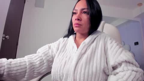 Snapshot of ginebra_ness chatting on 10/24/25, 12:34 Ginebra Ness online show from 10/24/25, 12:34