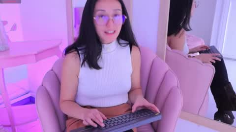 Snapshot of ginevra_esposito chatting on 09/10/25, 01:11 Ginn online show from 09/10/25, 01:11