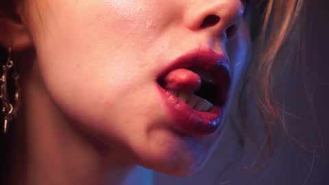        im expecting 350 thumbs up on my altar   online show from 01/06/25, 01:09