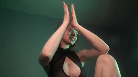        im expecting 350 thumbs up on my altar   online show from 03/03/25, 01:10