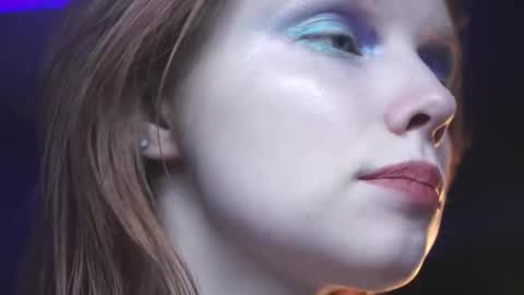        im expecting 350 thumbs up on my altar   online show from 11/18/25, 10:14