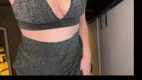 Snapshot of ginger_lure chatting on 12/22/25, 10:51 Valery online show from 12/22/25, 10:51