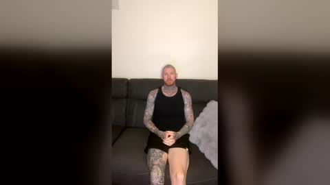 Snapshot of gingerviking1990 chatting on 12/15/25, 01:21 gingerviking1990 online show from 12/15/25, 01:21