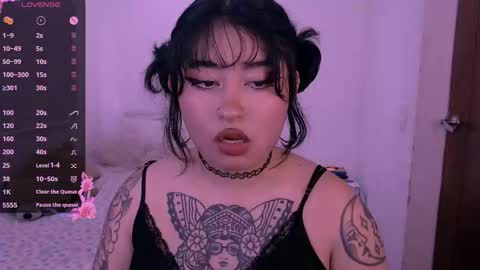 Snapshot of ginmeowuwu chatting on 10/15/25, 06:52 ginmeowuwu online show from 10/15/25, 06:52