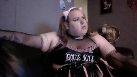 Snapshot of ginny_dominatrix chatting on 02/10/25, 12:19 ginny ray online show from 02/10/25, 12:19