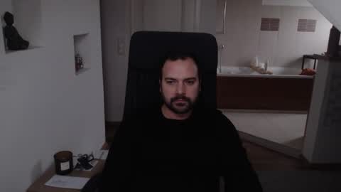 Snapshot of gintonik89 chatting on 12/13/24, 01:33 gintonik89 online show from 12/13/24, 01:33