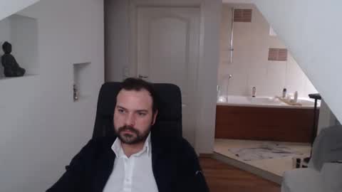 Snapshot of gintonik89 chatting on 02/14/25, 07:49 gintonik89 online show from 02/14/25, 07:49