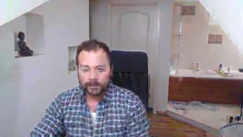 Snapshot of gintonik89 chatting on 02/14/25, 01:51 gintonik89 online show from 02/14/25, 01:51