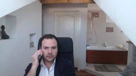 Snapshot of gintonik89 chatting on 02/19/25, 07:28 gintonik89 online show from 02/19/25, 07:28