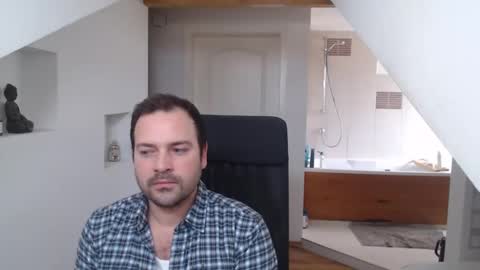 Snapshot of gintonik89 chatting on 02/25/25, 07:31 gintonik89 online show from 02/25/25, 07:31