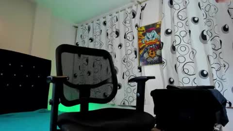 GIOMAR REYES online show from 10/26/25, 08:31