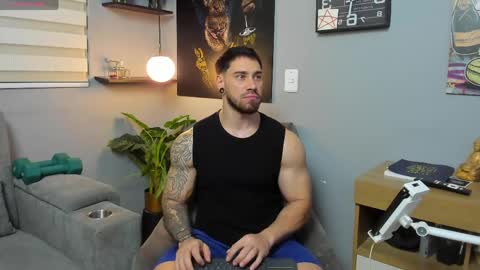 Snapshot of giorgio_leone2 chatting on 05/13/26, 02:20 Giorgio leone online show from 05/13/26, 02:20