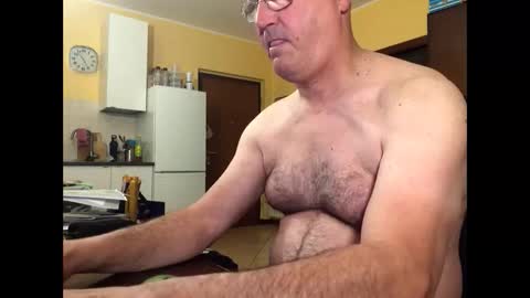 giovanni_1964 online show from 05/17/26, 02:53