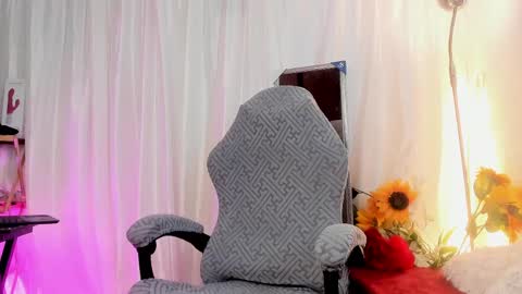 Snapshot of girasol_walton chatting on 04/07/26, 01:44 Girasol Walton online show from 04/07/26, 01:44
