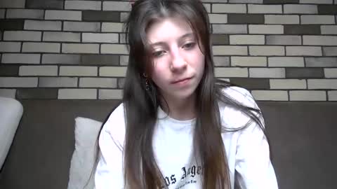 girl_cute007 online show from 05/13/26, 06:05