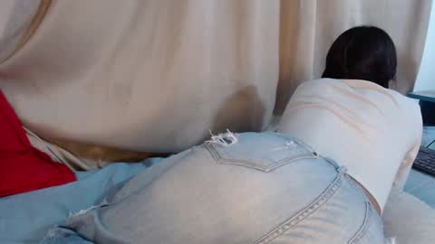 Snapshot of girl_honey_ chatting on 01/16/25, 02:09 Aleja online show from 01/16/25, 02:09