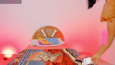 Snapshot of girl_hot08 chatting on 11/22/25, 11:37 Scarlett online show from 11/22/25, 11:37