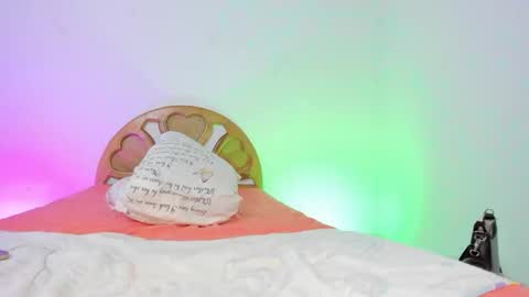 Snapshot of girl_hot08 chatting on 11/29/25, 01:08 Scarlett online show from 11/29/25, 01:08