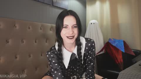 Snapshot of girl_i_am chatting on 10/31/25, 01:56 Nikki online show from 10/31/25, 01:56