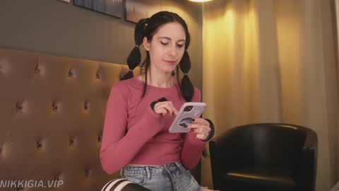 Snapshot of girl_i_am chatting on 11/02/25, 02:30 Nikki online show from 11/02/25, 02:30