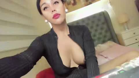 urGIRL online show from 12/29/24, 07:43