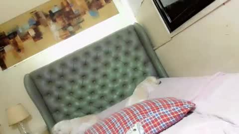 Snapshot of girl_in_ur_dreams chatting on 01/07/26, 01:46 urGIRL online show from 01/07/26, 01:46