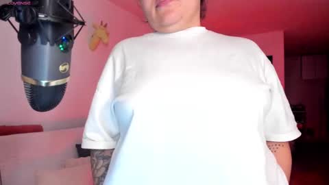 Snapshot of girl_inline chatting on 09/17/25, 12:12 girl_inline online show from 09/17/25, 12:12