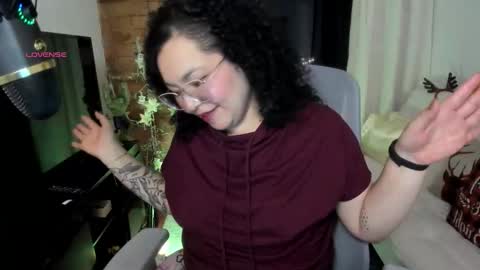 girl_inline online show from 12/17/25, 12:27